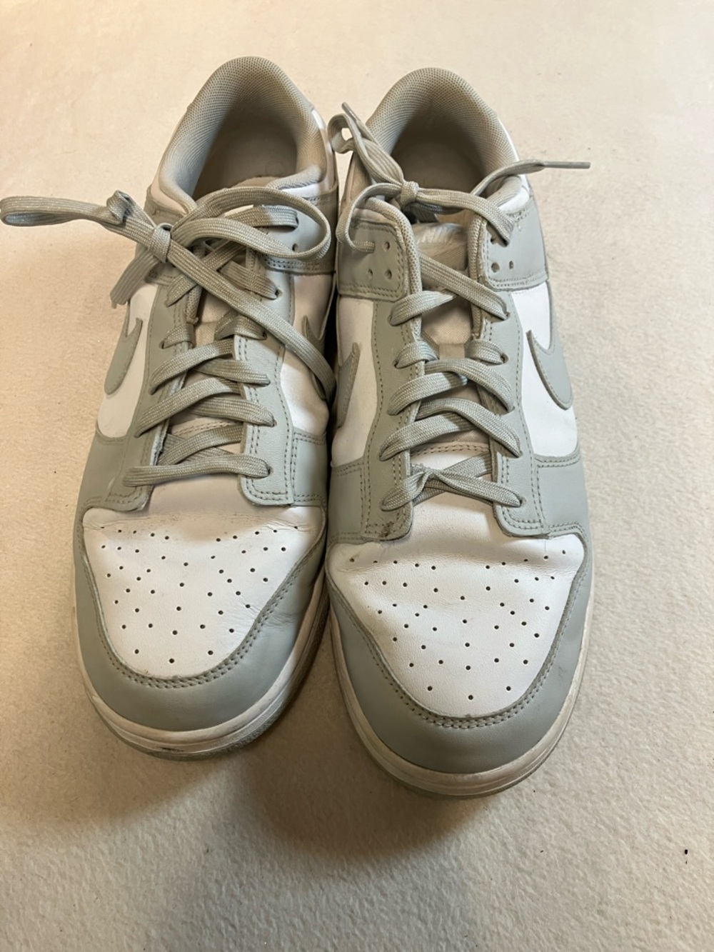 Nike Low-Top Sneakers in White and Light Gray